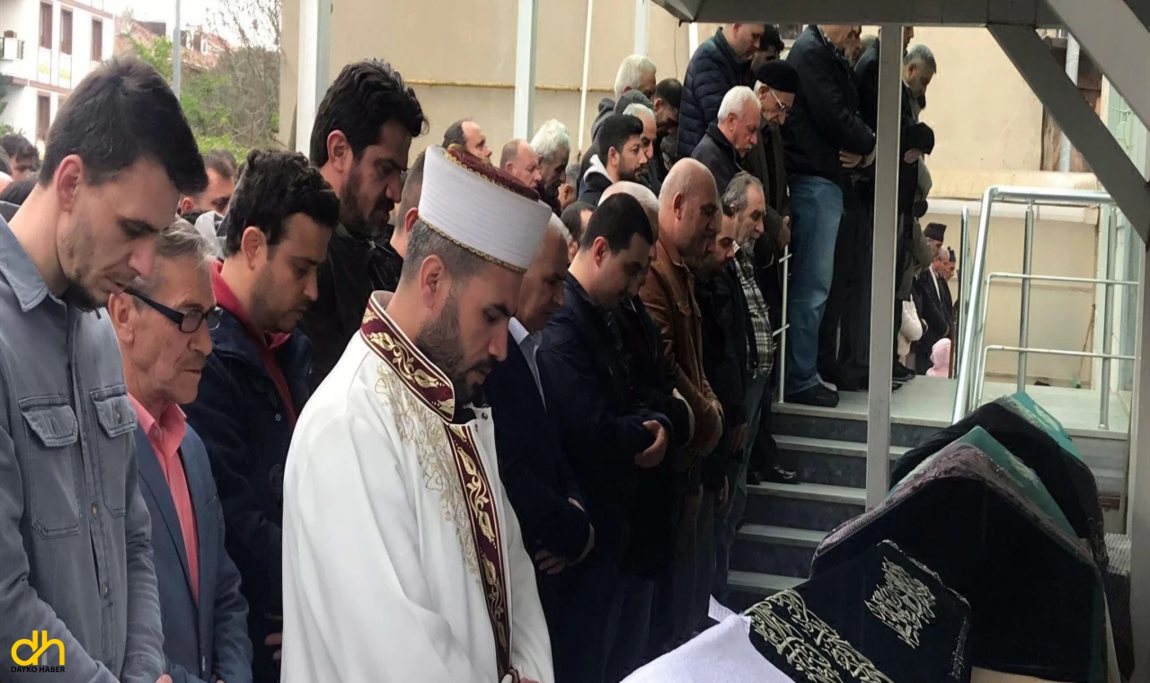 Miras Kavgasında Hayatını Kaybedenler Toprağa Verildi