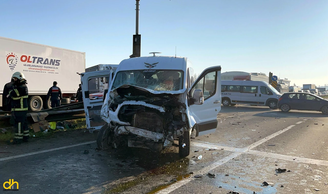 Tekirdağ’da İşçi Servislerinin Çarpıştığı Kazada 18 Kişi Yaralandı