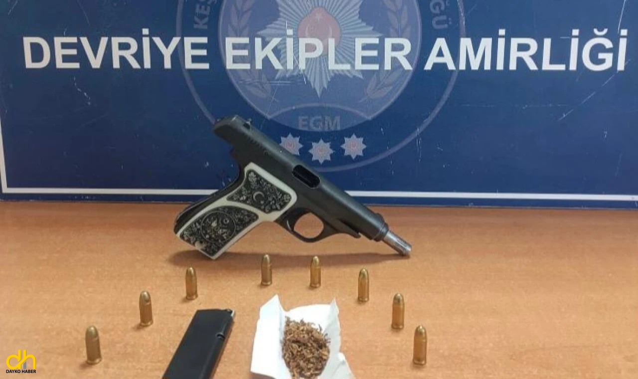 Üzerlerinde Uyuşturucu ve Silahla Yakalanan 3 Şüpheliye Gözaltı