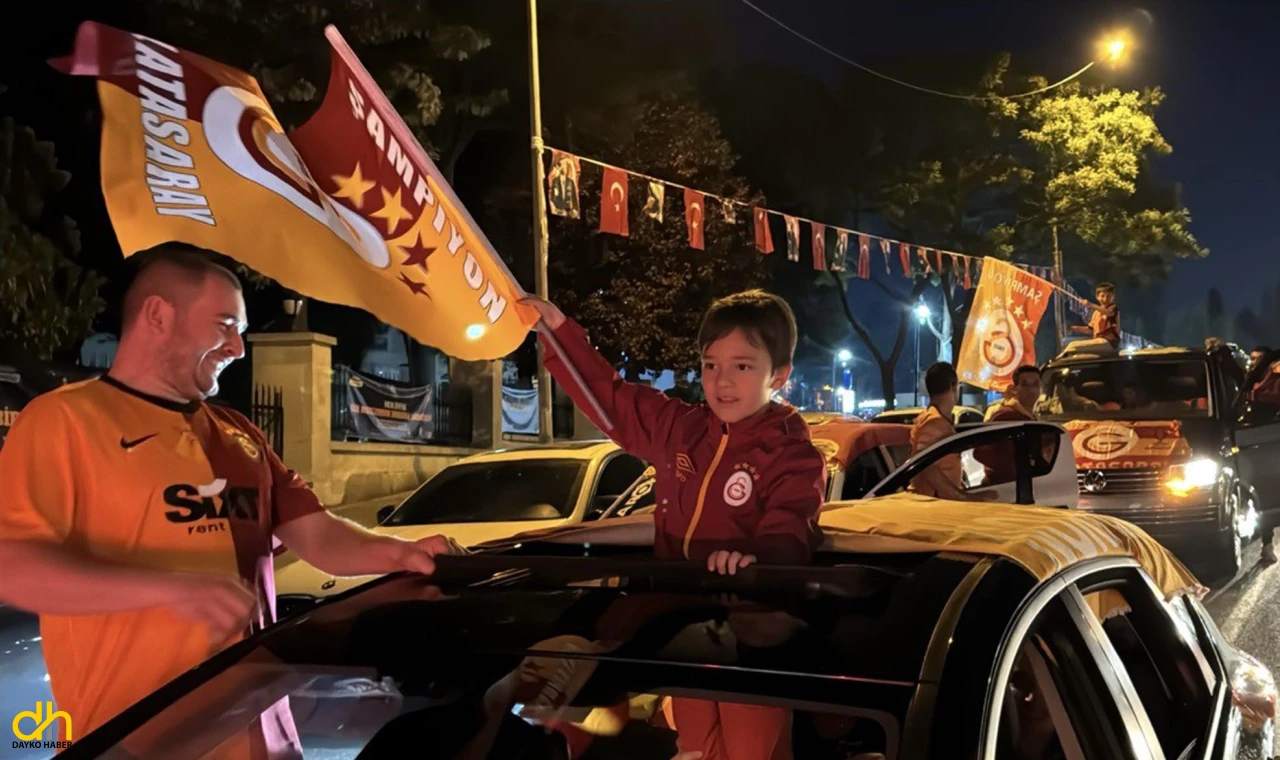 Galatasaray taraftarları şampiyonluğu kutladılar