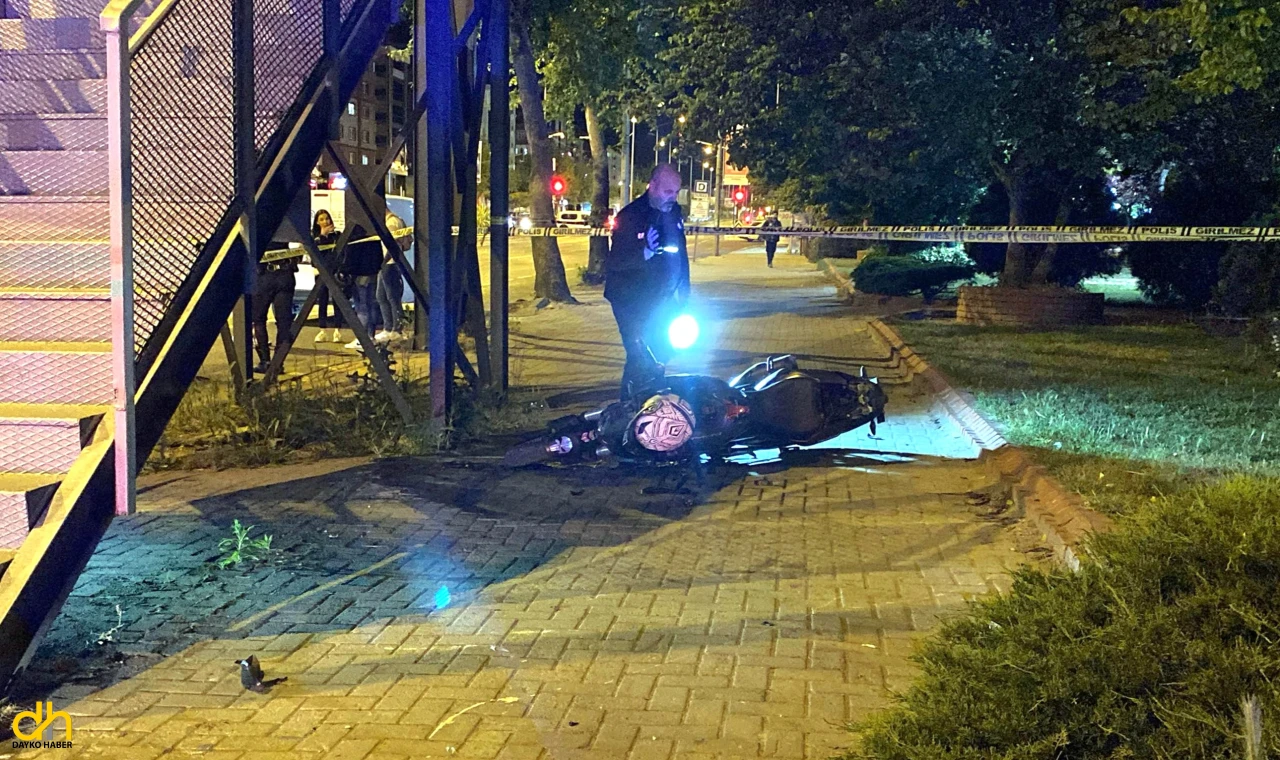 Otomobille çarpışan motosiklet sürücüsü ağır yaralandı