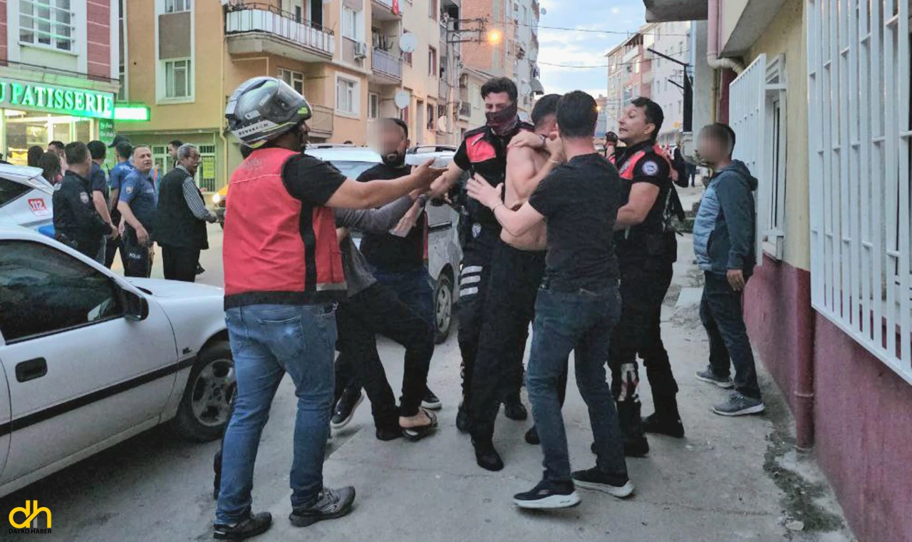 Bıçak ve sopaların kullanıldığı kavgada 5 yaralı, 10 gözaltı