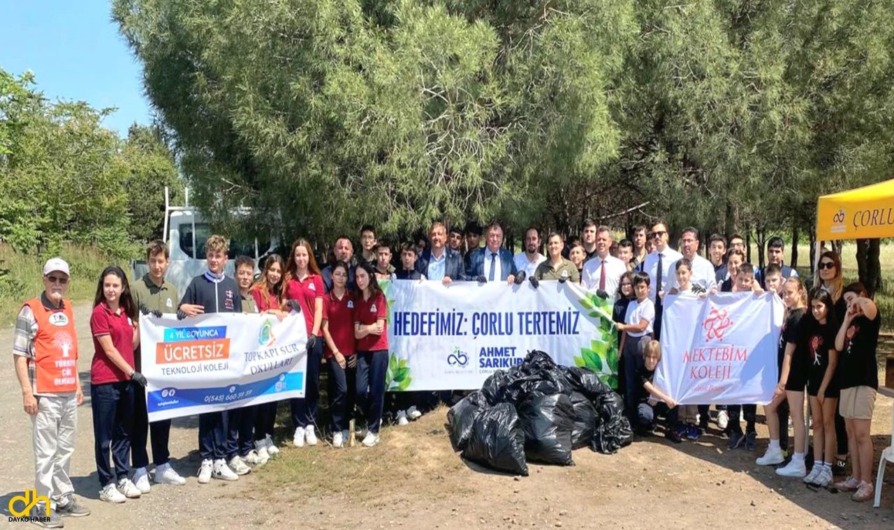 Çorlu’da öğrencilerden çevre temizliği