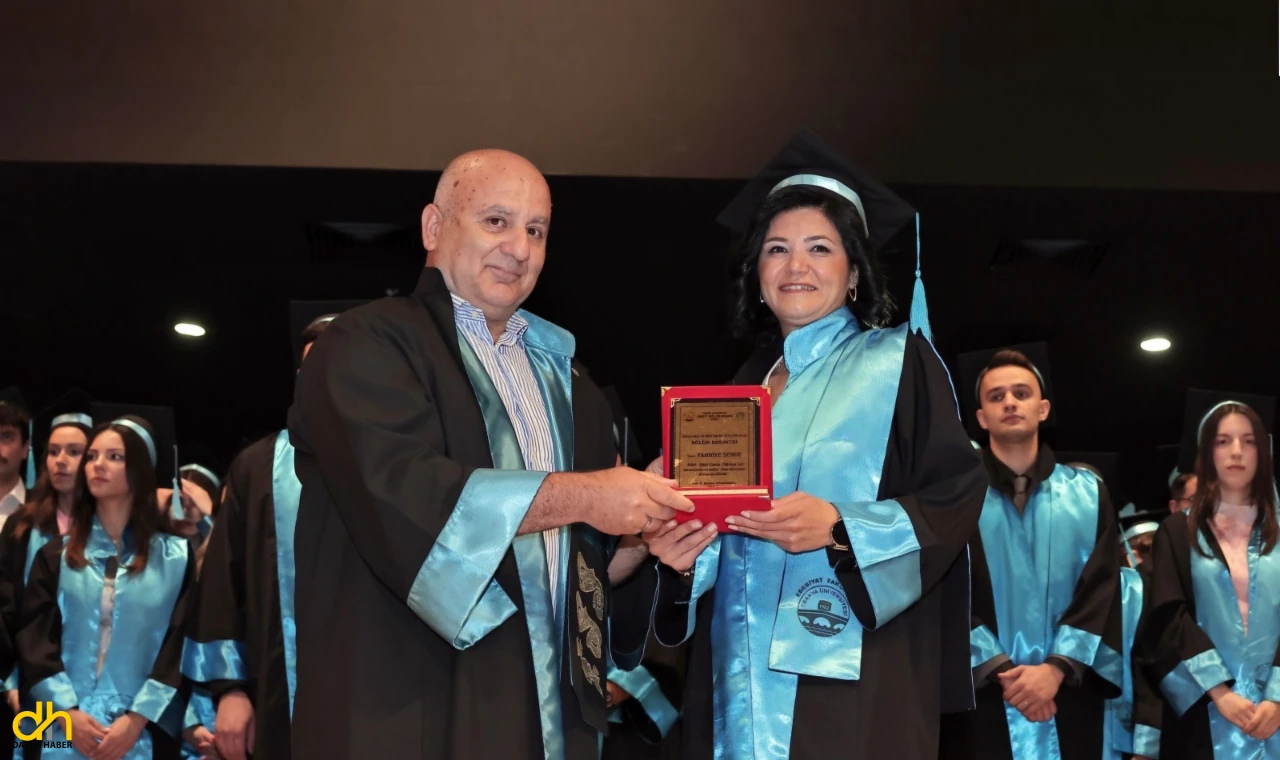 İki çocuk annesi fakültede bölüm birincisi oldu
