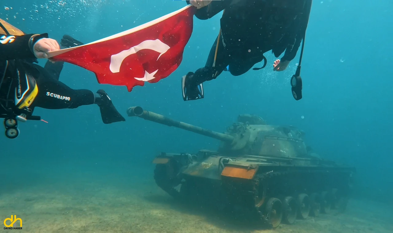 Jandarmadan deniz altında kuruluş kutlaması