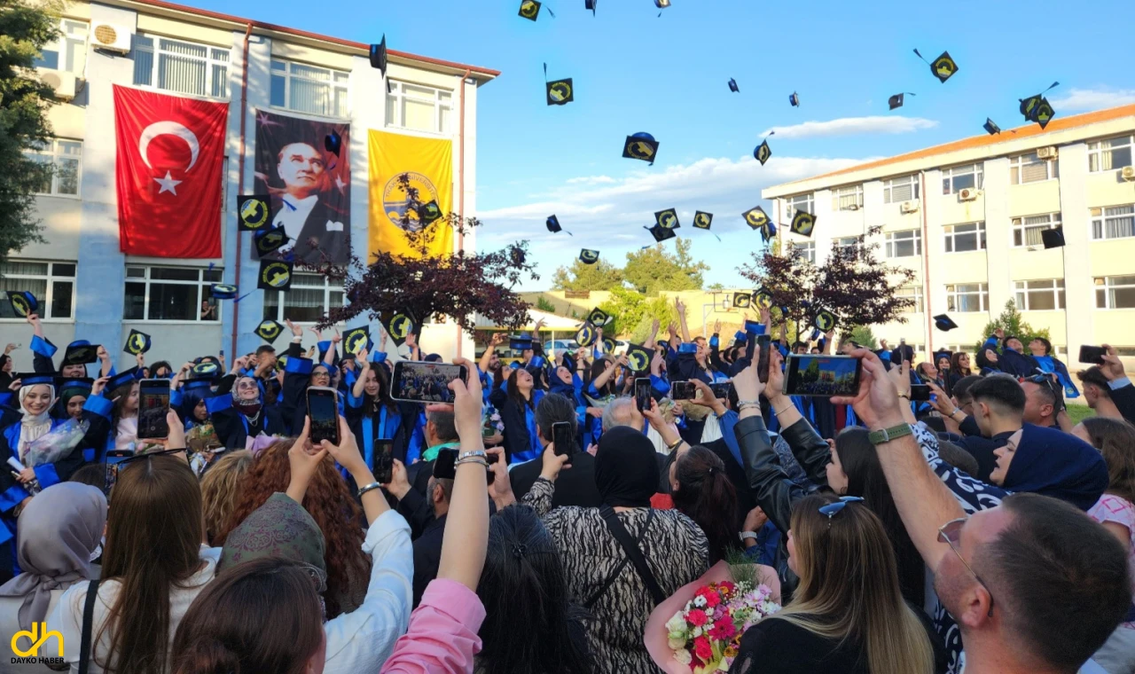 Keşan’da yüksekokullar mezunlarını uğurladı