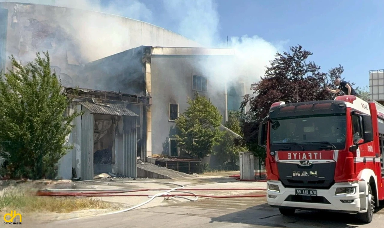Kimya fabrikasında çıkan yangın 3 saatte söndürüldü