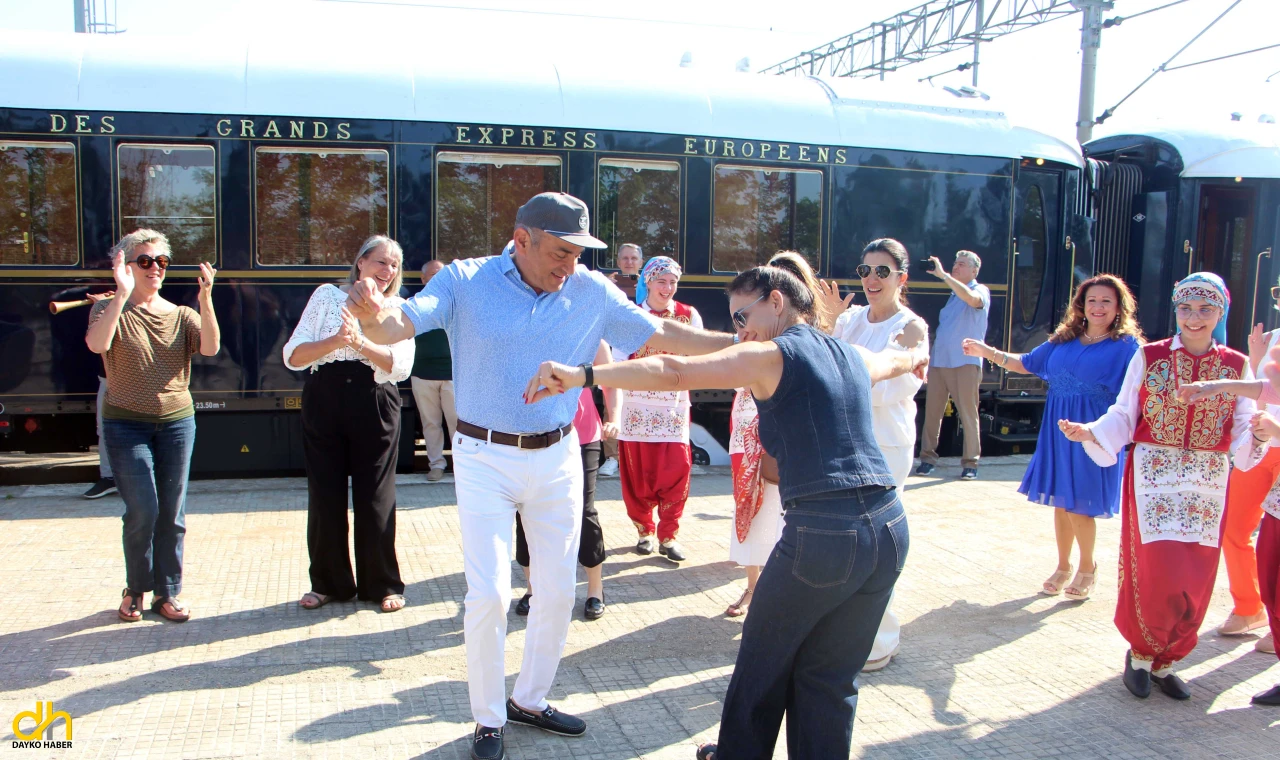 Tarihi Orient Express, Kapıkule’de halk oyunları gösterileriyle karşılandı