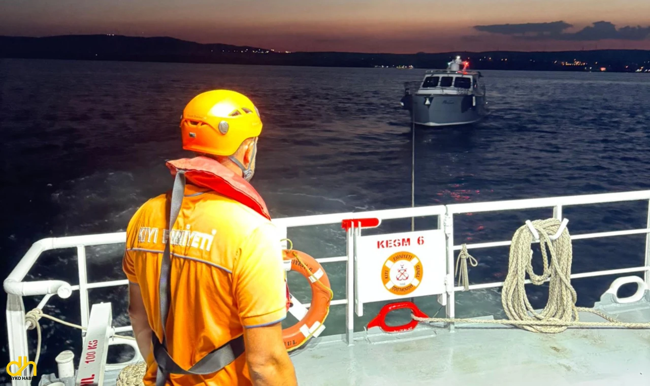 Çanakkale Boğazı’nda sürüklenen tekne kurtarıldı