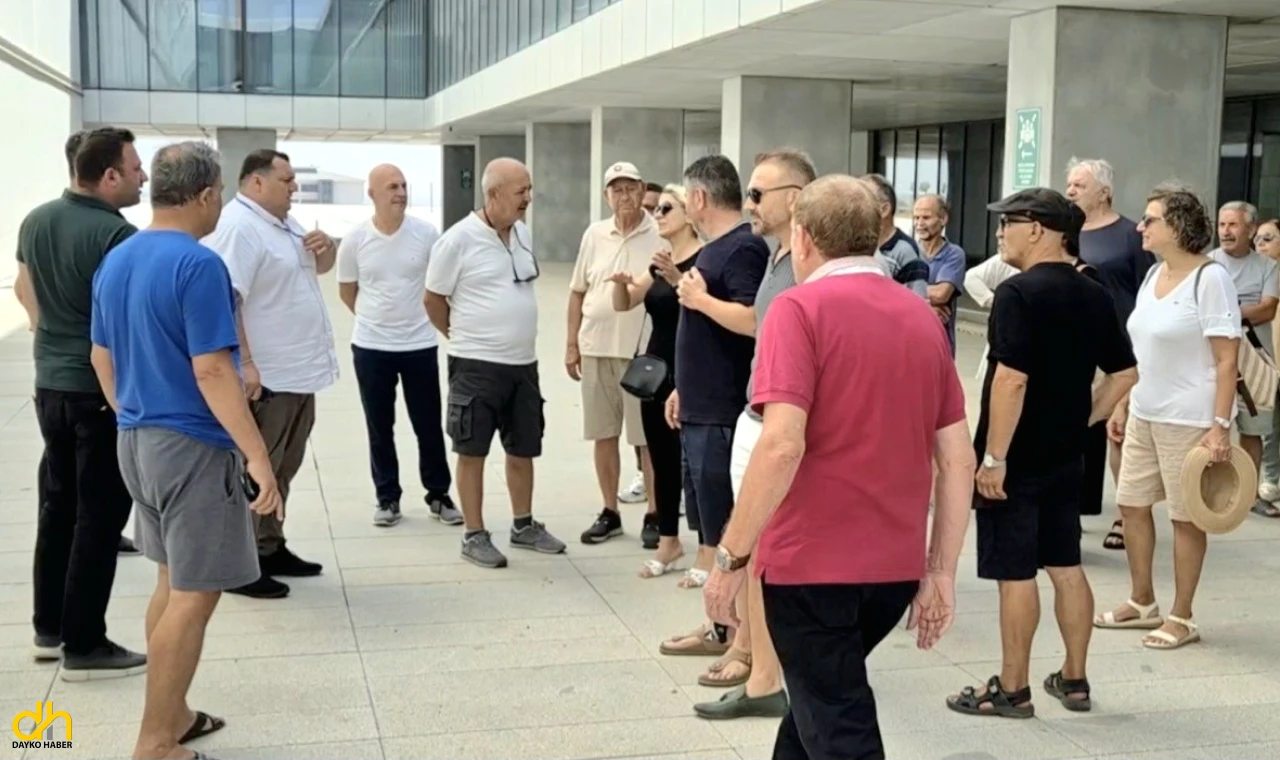 Yaklaşık 1 aydır su kesintisi yaşayan site sakinleri açıklama yaptı