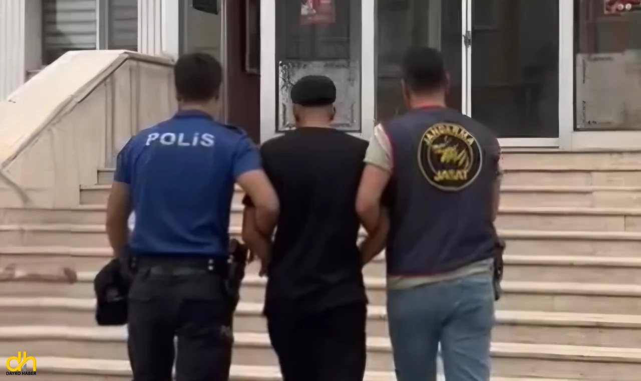 33 yıl hapis hükümlüsü firari, raf arkasında saklanırken yakalandı