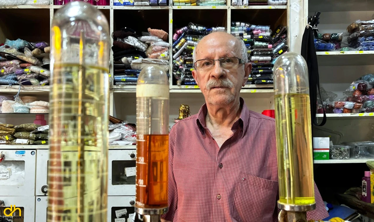 50 yıllık kolonyacı, 15 metrekarelik dükkânında mesleğini yaşatıyor