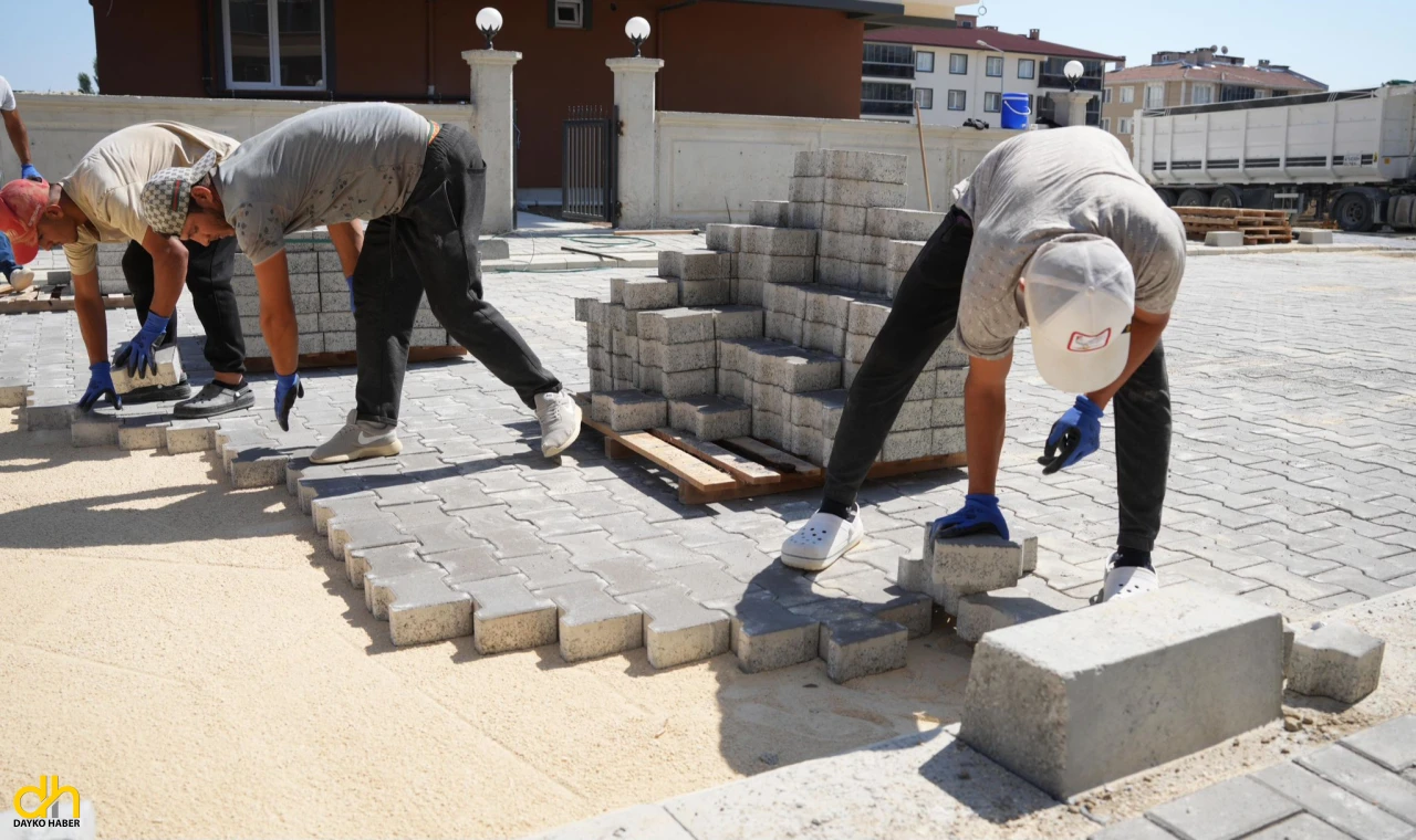 Çorlu’da, kilit taşı ve kaldırım çalışmaları devam ediyor