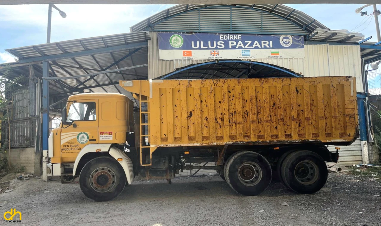 Turistlerin uğrak noktası Ulus Pazarı kapatılarak kapısına kamyon çekildi