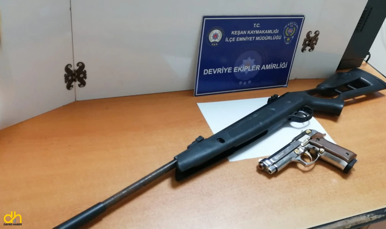 Havalı tüfek ve kurusıkı tabancayla yakalandı