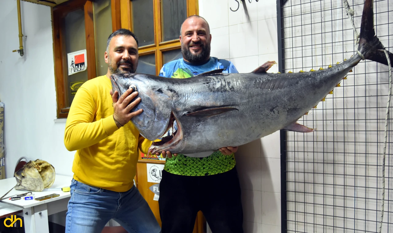 Oltayla 1 metre 74 santimlik orkinos yakaladı