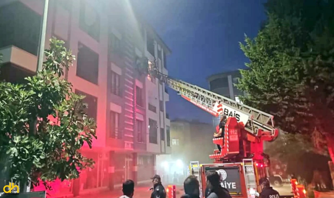 Otomobilde patlama meydana geldi, dumandan etkilenenleri itfaiye kurtardı