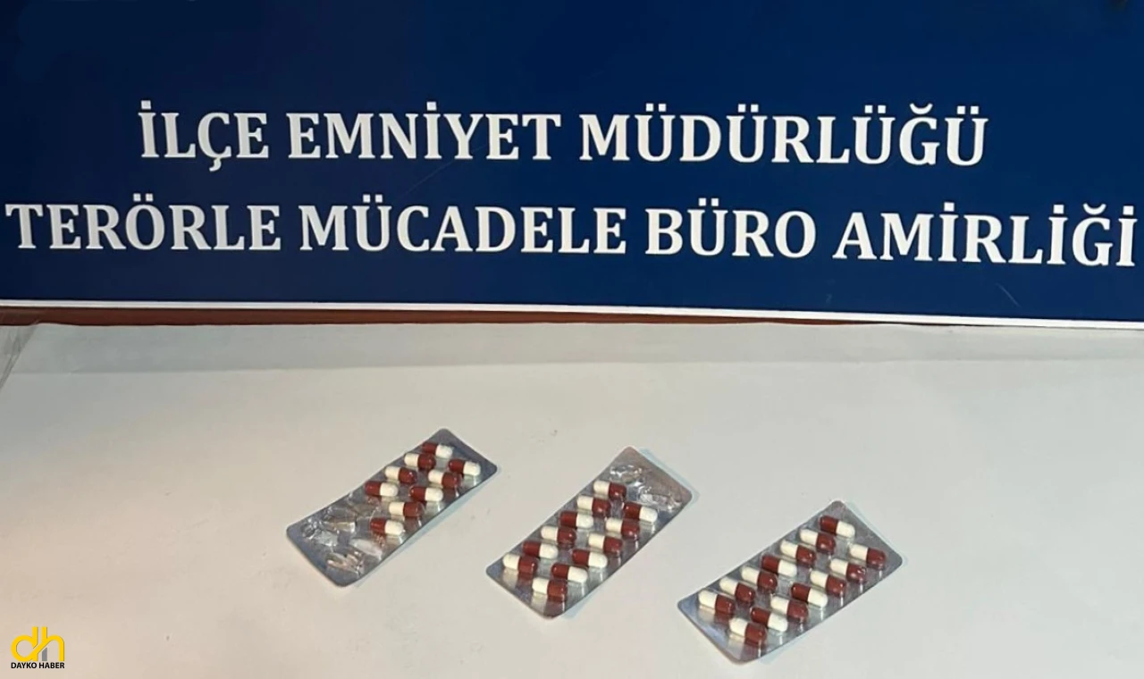 Üzerlerinde uyuşturucu ele geçirilen 2 kişiye gözaltı