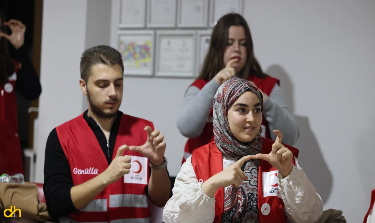 Büyükşehirden, Kızılay gönüllülerine işaret dili eğitimi