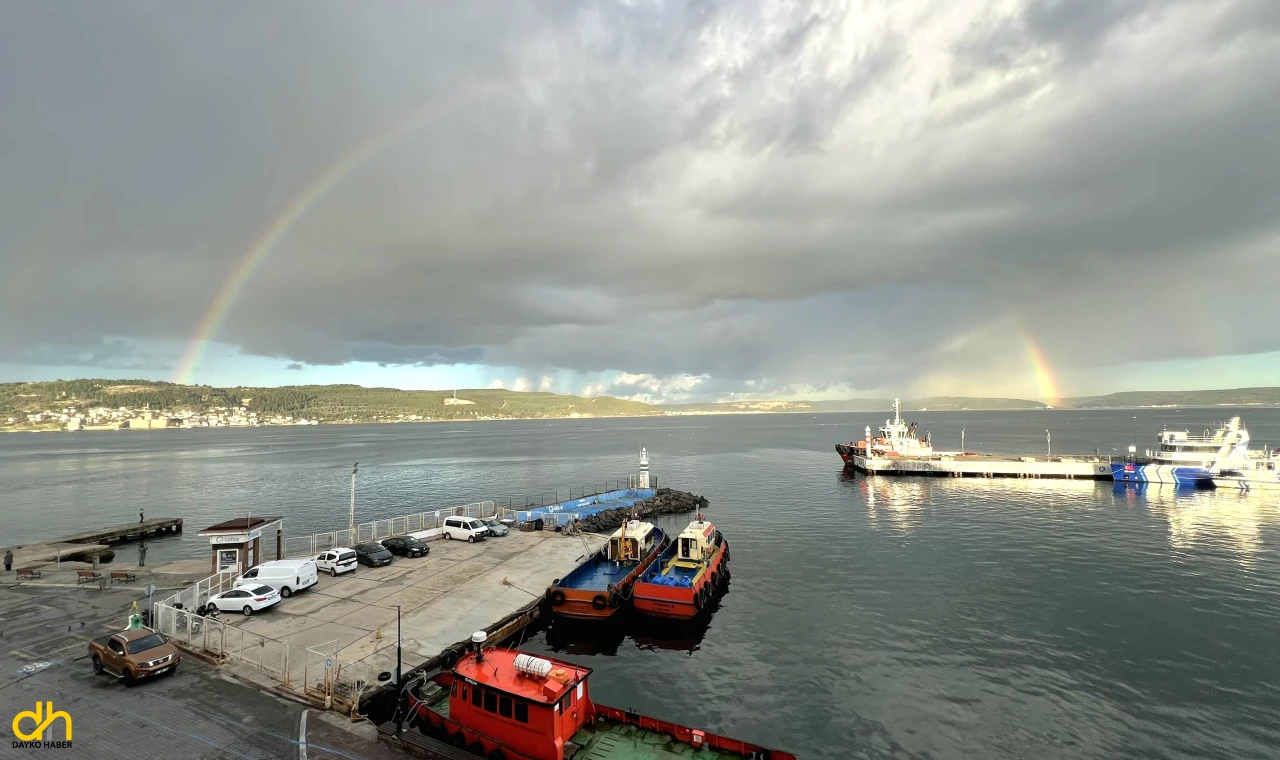 Çanakkale Boğazı gökkuşağı ile renklendi