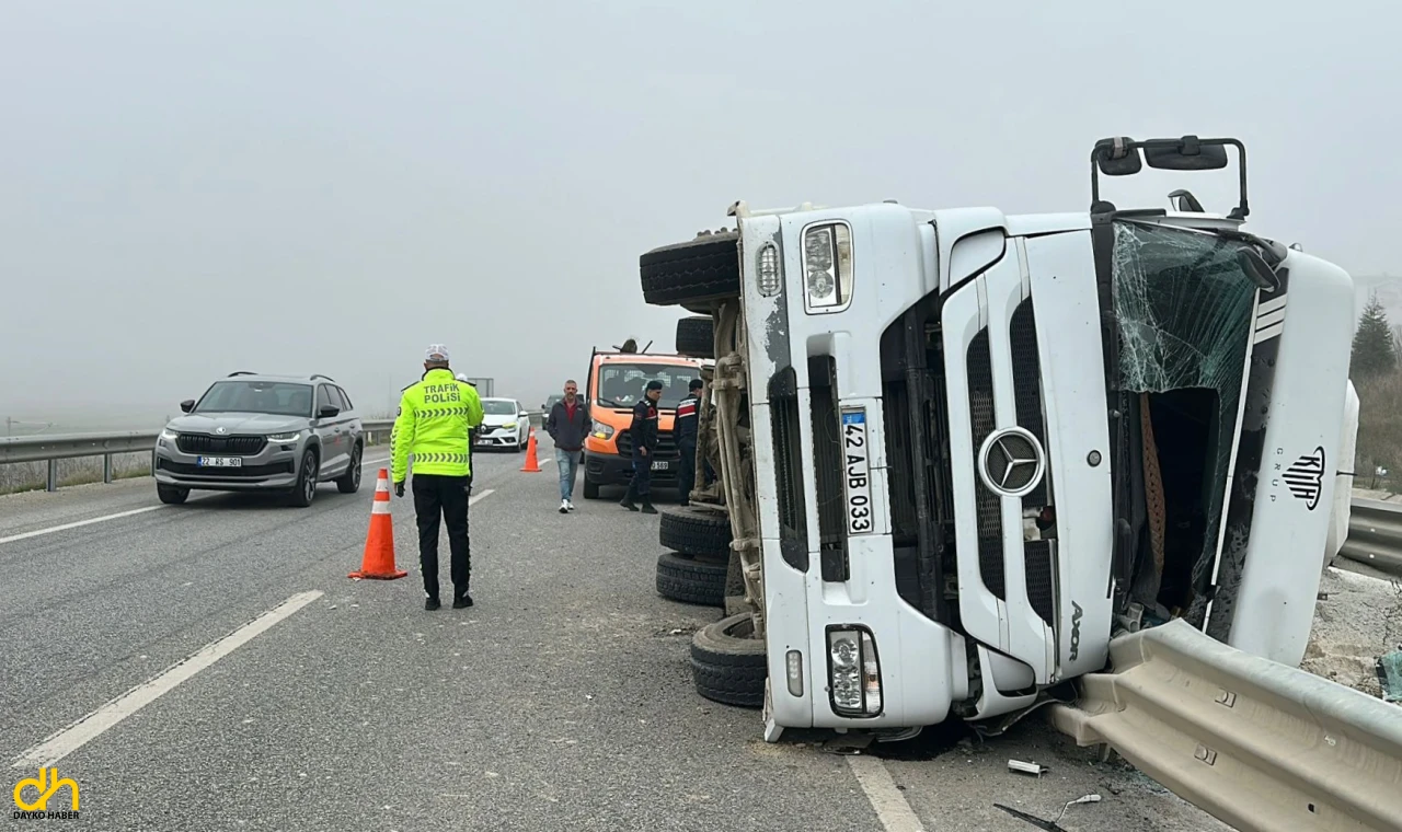 Devrilen kamyonda sıkışan sürücü yaralandı