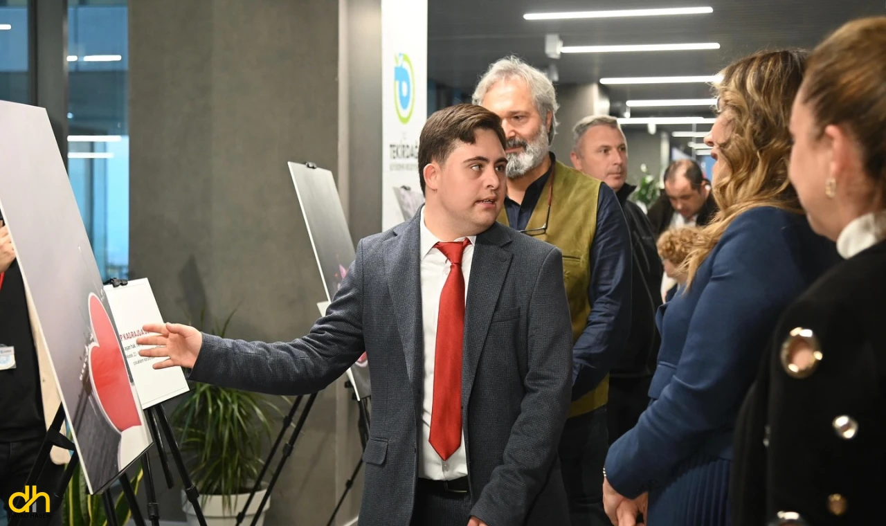 Down sendromlu fotoğraf sanatçısından anlamlı sergi