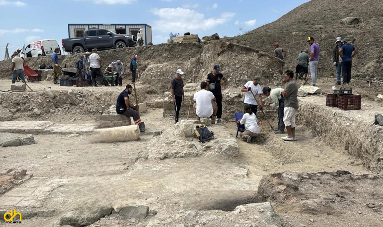Perinthos Antik Kenti kazılarında denizde liman yapısı tespit edildi