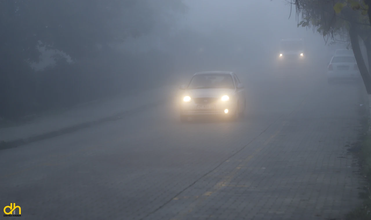Yoğun sis nedeniyle görüş mesafesi 30 metreye düştü