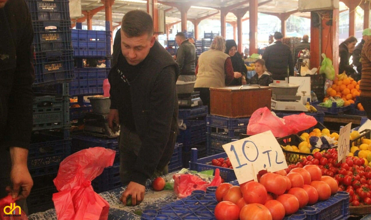 Çanakkale domatesinin fiyatı sağanağın ardından 10 TL’ye düştü