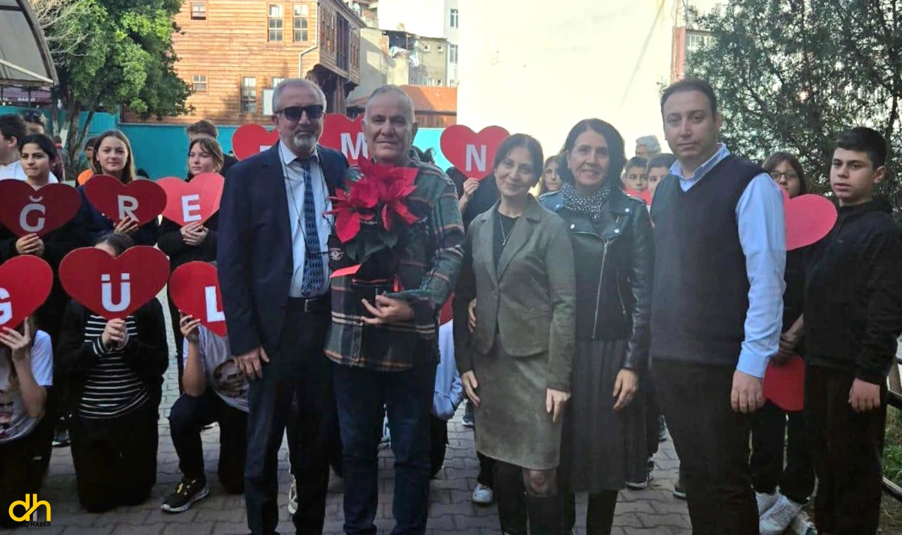 Emekliye ayrılan 38 yıllık öğretmene duygusal veda