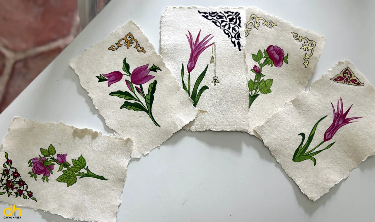 Geleneksel el sanatı Edirnekâri’yi kendi ürettiği kağıtlara işliyor