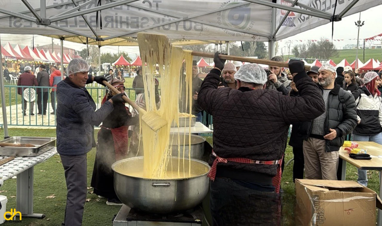 Hamsi ve Mıhlama Festivali’nde 1 ton mıhlama dağıtıldı