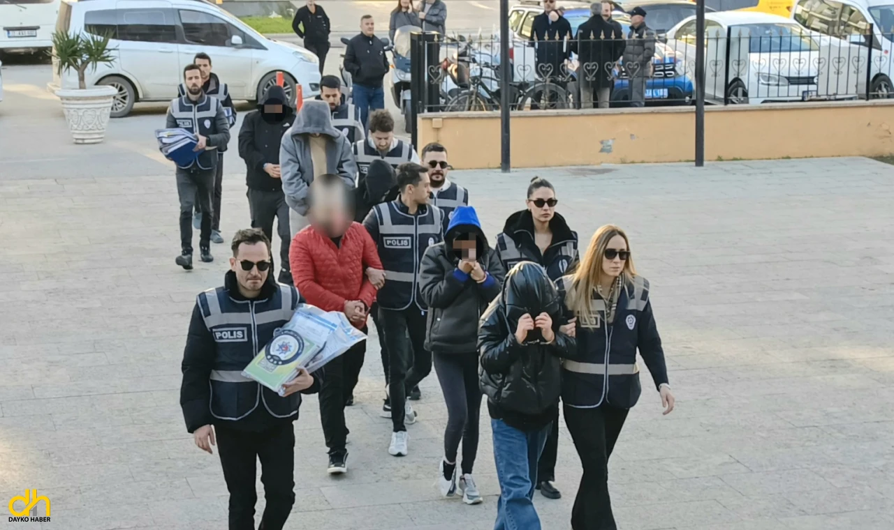 Masaj salonlarına fuhuş operasyonunda 5 kişi tutuklandı