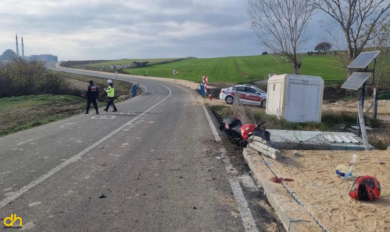 Motosiklet, yol kenarındaki tel çite çarptı 1 kişi yaşamını yitirdi