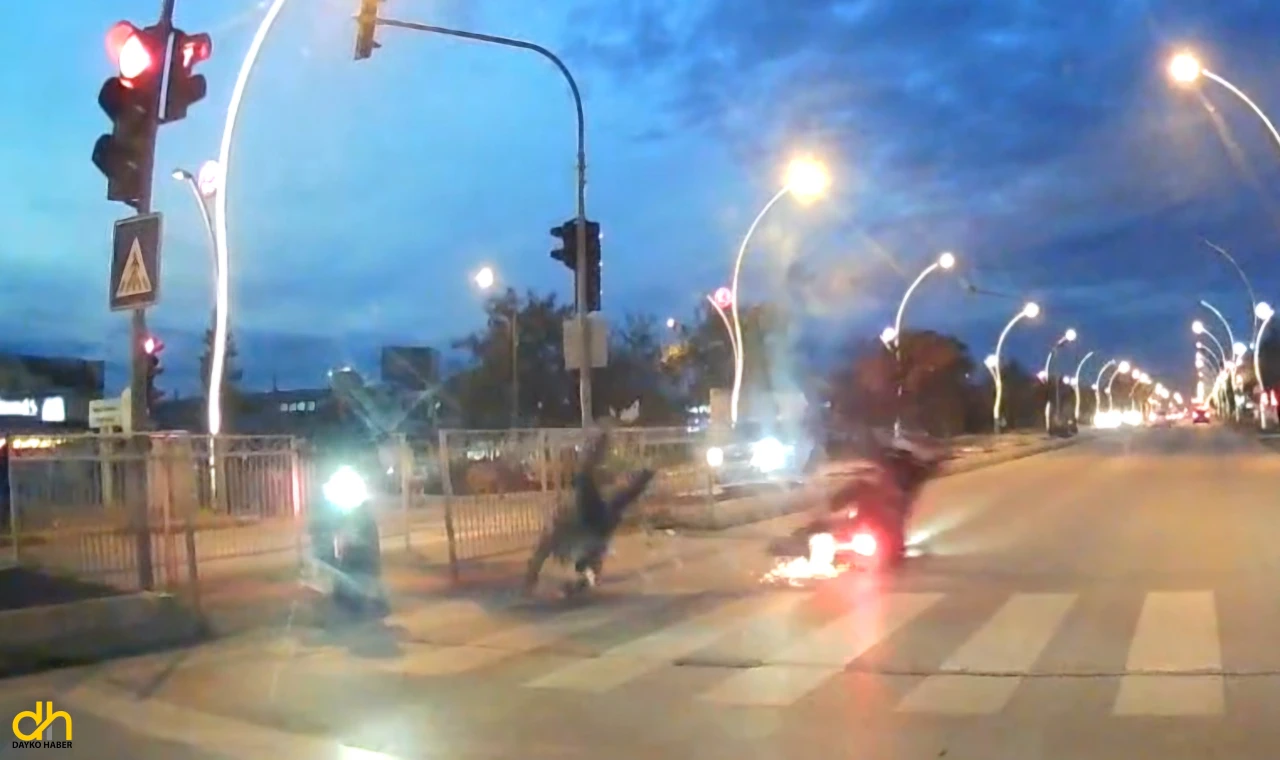 Motosikletin yayaya çarptığı kazada 2 kişi yaralandı