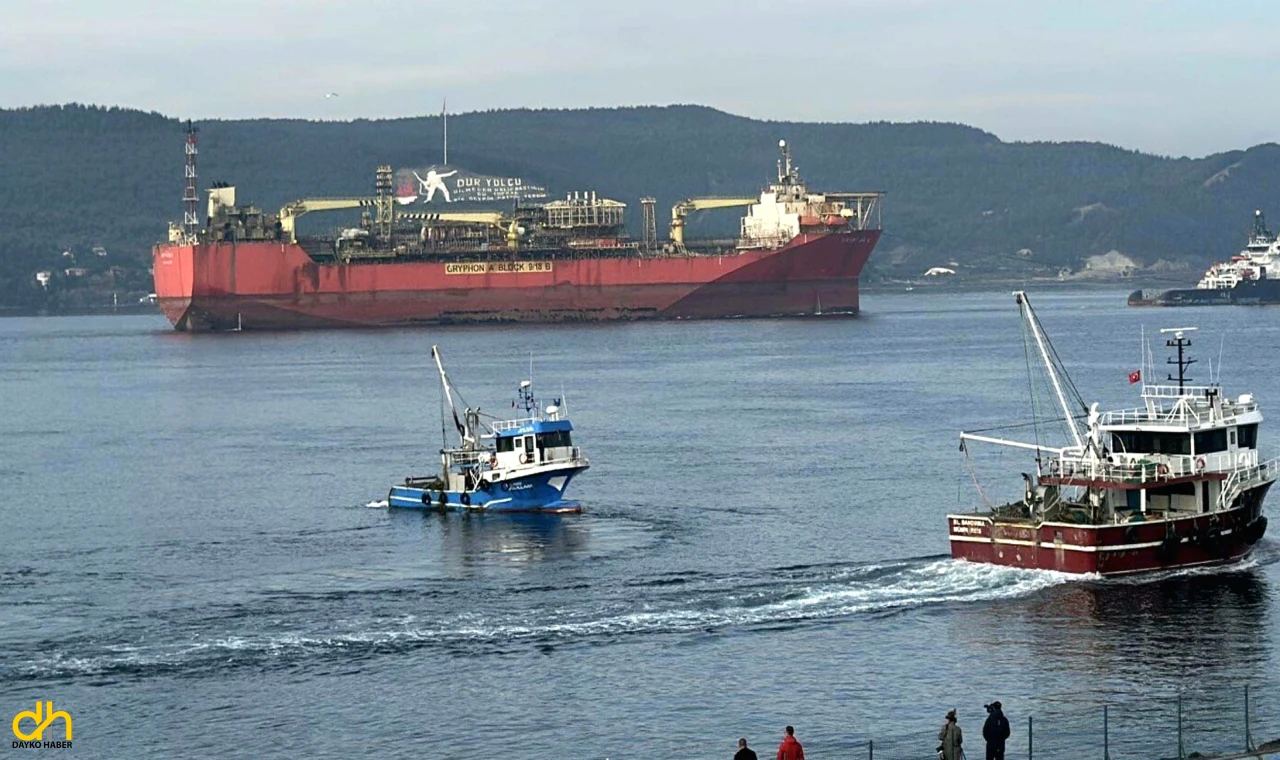Üretim, depolama ve boşaltma gemisi Çanakkale Boğazı’ndan geçti