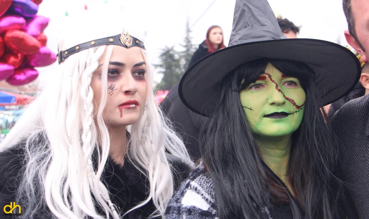 Bin yıllık Balkan geleneği ‘Koleda’, renkli görüntülere sahne oldu