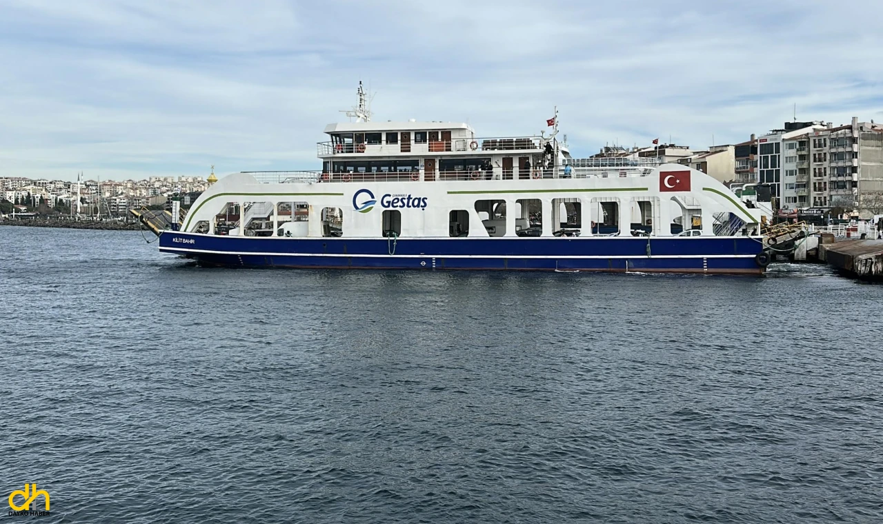 Çanakkale’de feribot seferlerine fırtına engeli