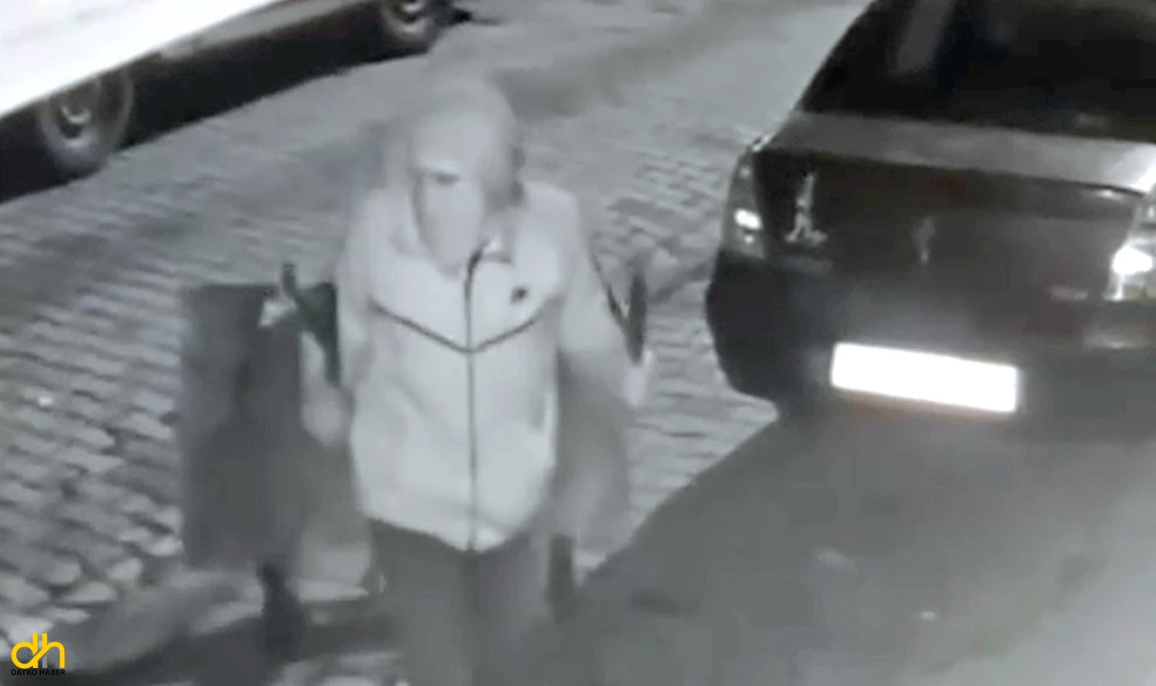 Dondurma dolabını el arabası ile çalmış