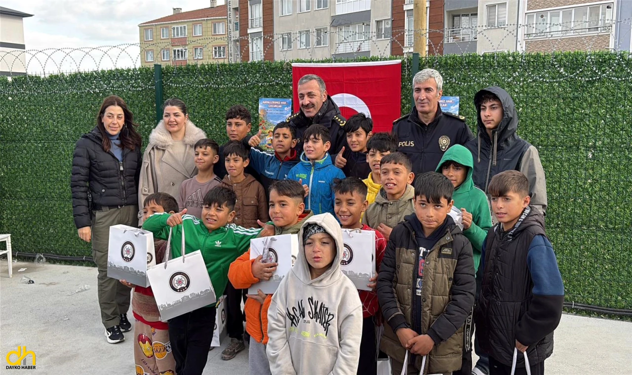 Hıdırağa Mahallesi’ndeki çocuklar, geçici polis merkezinde ağırlandı
