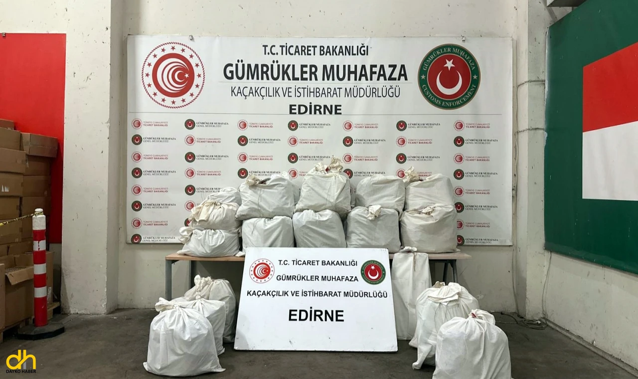 Kapıkule’de 2 otomobilde 20 kilo 812 gram esrar ele geçirildi