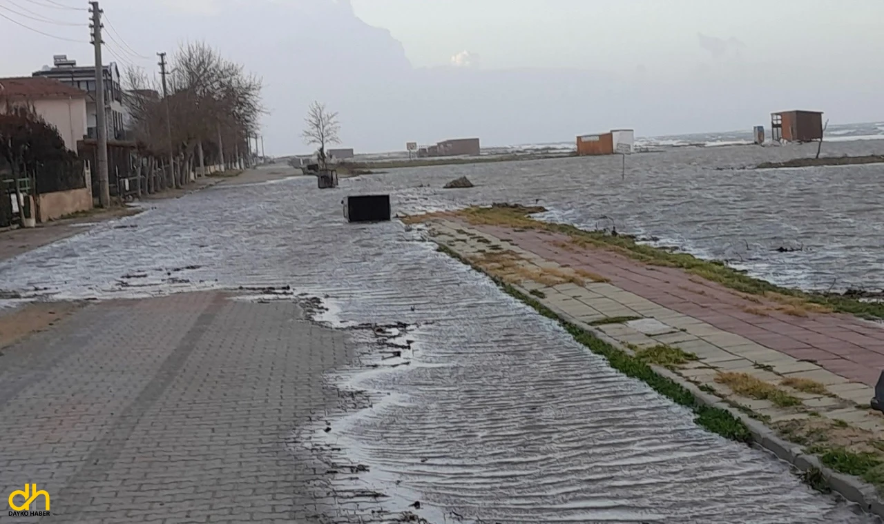 Kuvvetli lodos Enez ve Keşan'da su baskınlarına neden oldu
