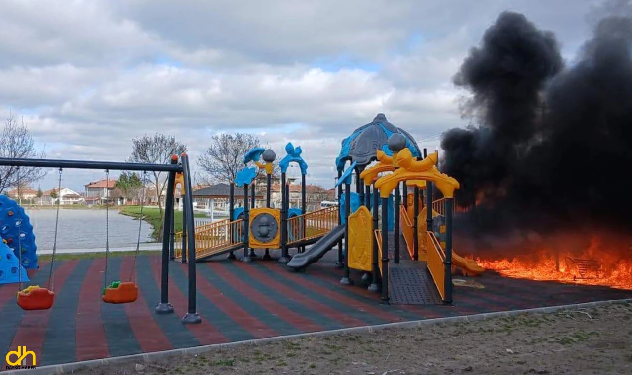 Çocuk parkında yangın çıktı