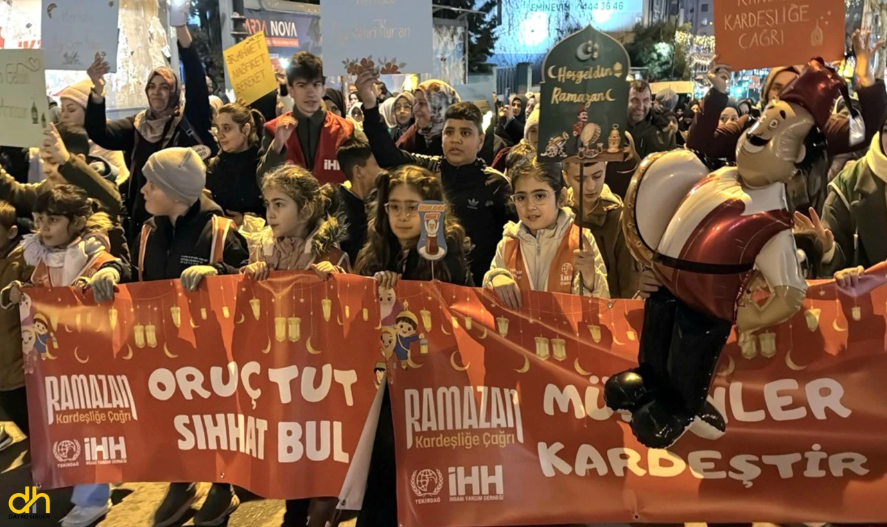 Ramazan ayını düzenlenen yürüyüşle karşıladılar