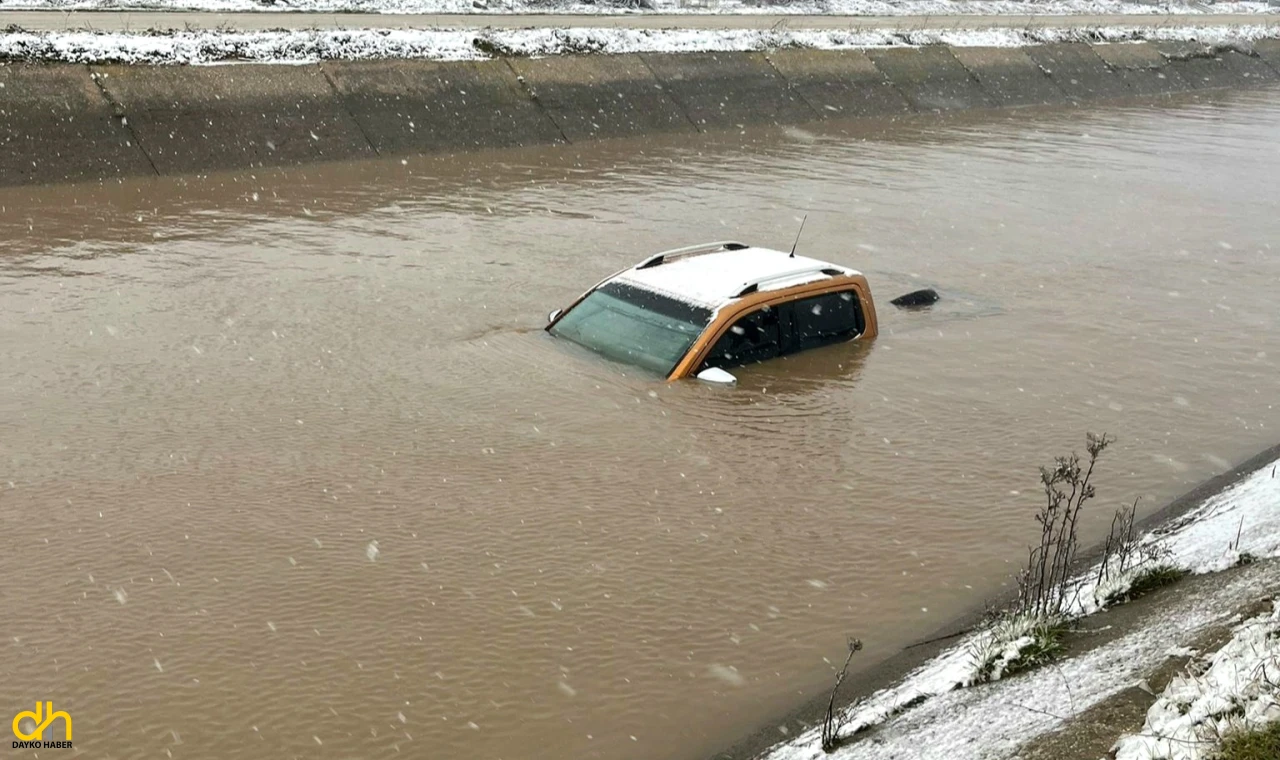 Su kanalına uçan otomobilin sürücüsü aranıyor