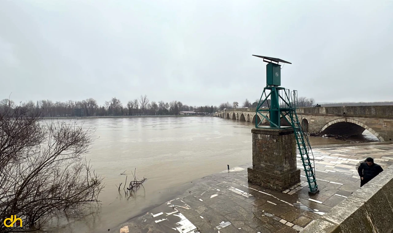 Turuncu alarm verilen Meriç Nehri’nde debi düşüşe geçti