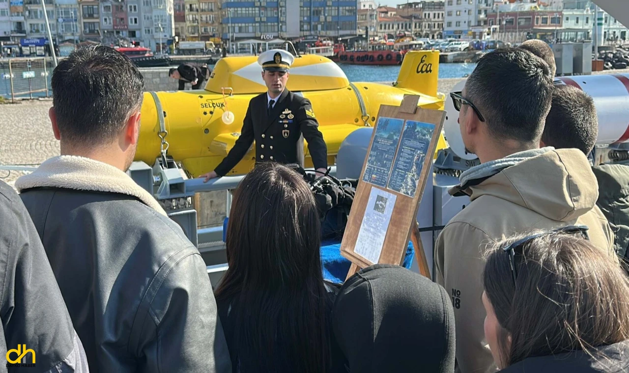 Deniz Kuvvetleri Komutanlığı’na bağlı gemiler ziyarete açıldı