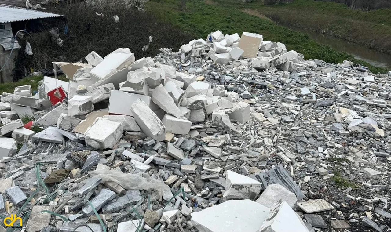 Dere yatağına atık döktü, zabıta cezayı kesti