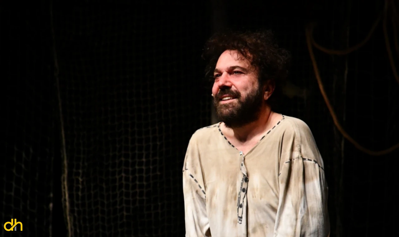 Halil Sezai ayakta alkışlandı…