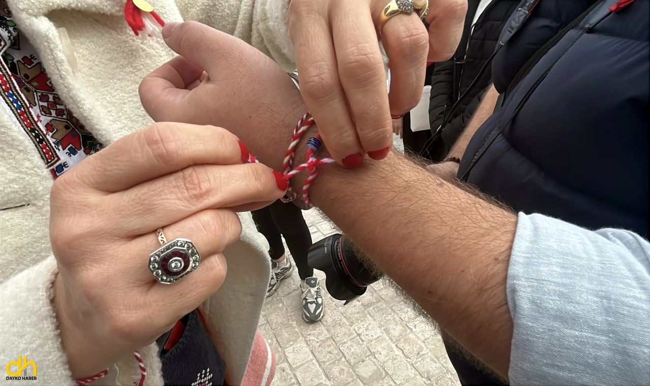 Marteniçkalar ‘Baba Marta’ etkinliğinde dağıtıldı